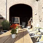 B&B Vleugje Wellness In De Voerstreek - Bed & Brocante Onder De Poort 4*