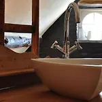 B&B Vleugje Wellness In De Voerstreek - Bed & Brocante Onder De Poort 4*