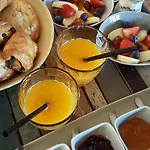 Vleugje Wellness In De Voerstreek - Bed & Brocante Onder De Poort B&B 부런