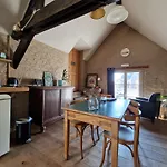 B&B Vleugje Wellness In De Voerstreek - Bed & Brocante Onder De Poort 부런