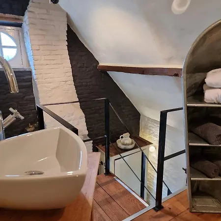 Couette-café Vleugje Wellness In De Voerstreek - Onder De Poort 4*
