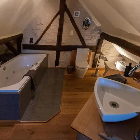 Vleugje Wellness In De Voerstreek - Onder De Poort 4* Fourons