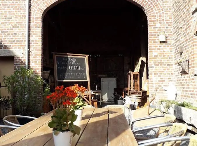 Couette-café Vleugje Wellness In De Voerstreek - Bed & Brocante Onder De Poort 4*