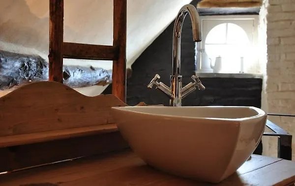 Couette-café Vleugje Wellness In De Voerstreek - Bed & Brocante Onder De Poort 4*