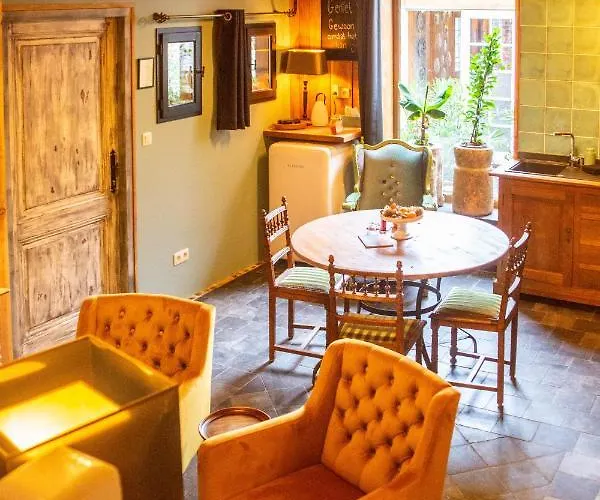 Vleugje Wellness In De Voerstreek - Bed & Brocante Onder De Poort 4*