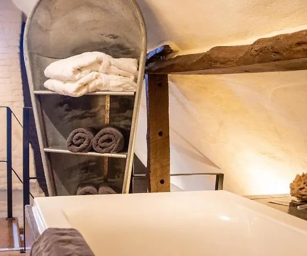 Couette-café Vleugje Wellness In De Voerstreek - Bed & Brocante Onder De Poort 4*